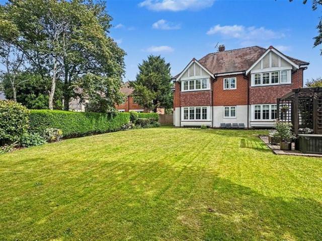 Chandlers Ford 2 bed flat to rent £1,450 pcm £335 pw