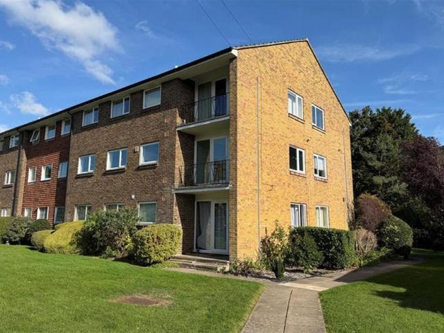 Chandlers Ford 3 bed flat to rent £1,400 pcm £323 pw