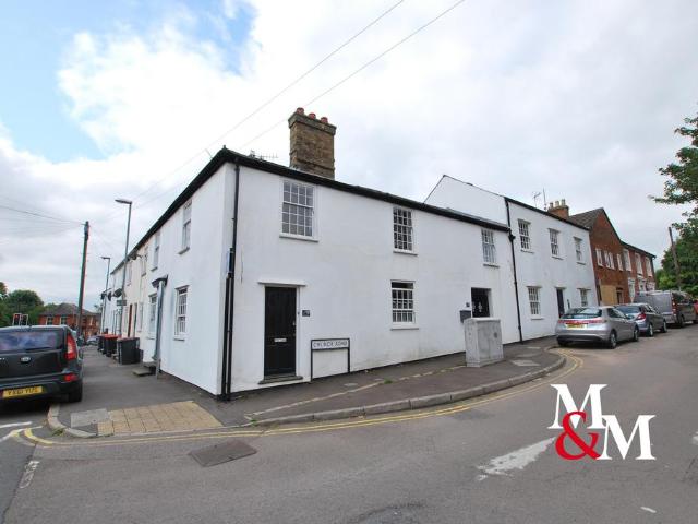 Chandlers Hall 1 bed flat to rent £925 pcm £213 pw