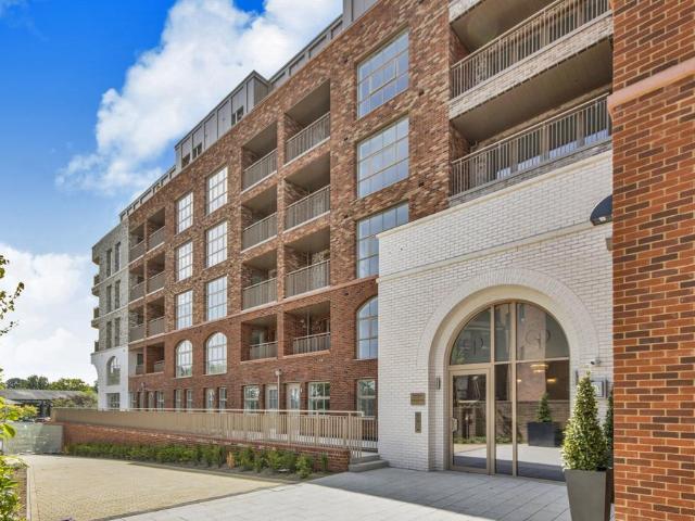 Chandlers Place Sevenoaks TN13 2 bed flat to rent £1,950 pcm £450 pw