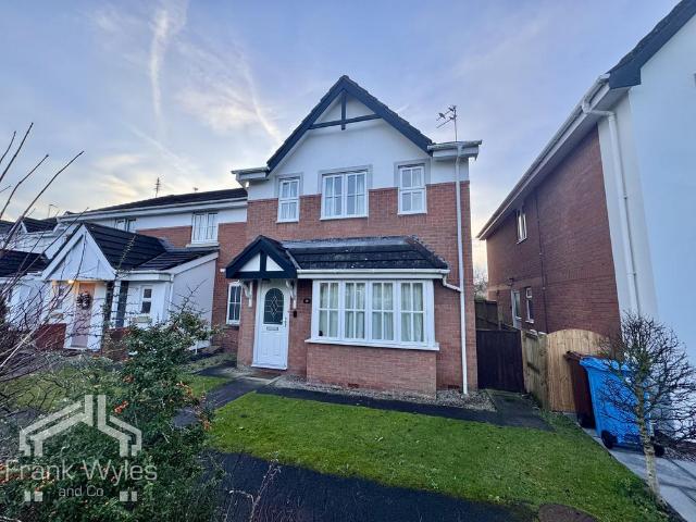 Chandlers Rest, Lytham, Lancashire 3 bed semi detached house to rent £1,250 pcm £288 pw