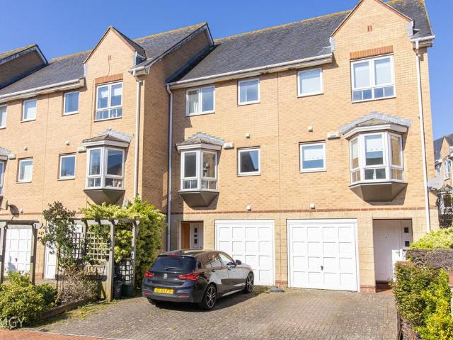 Chandlers Way, Penarth CF64 3 bed townhouse to rent £1,400 pcm £323 pw