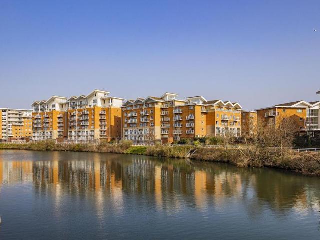 Chandlery Way, Cardiff CF10 2 bed apartment to rent £1,600 pcm £369 pw