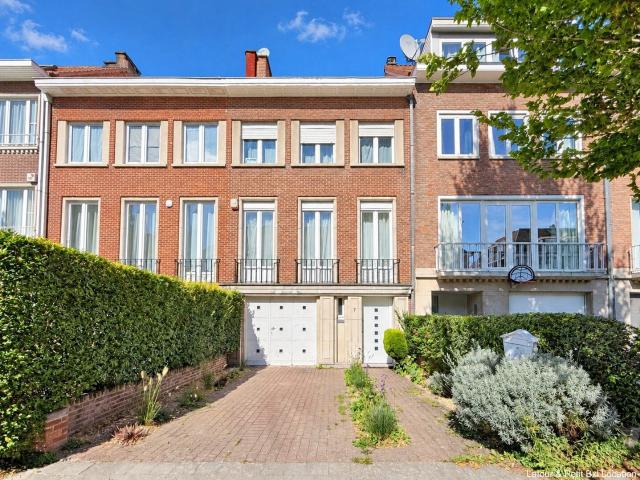 Chant d’Oiseau – 4 bed house + office, garden & parking