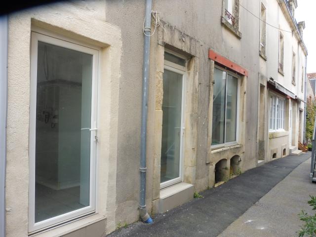 CHANTONNAY, plein centre ville, local commercial ou professionnel A LOUER