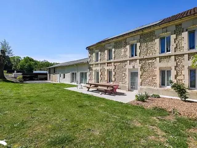 Chantillac 16360 Achat / Vente maison 6 pièces t6 au dernier étage parking