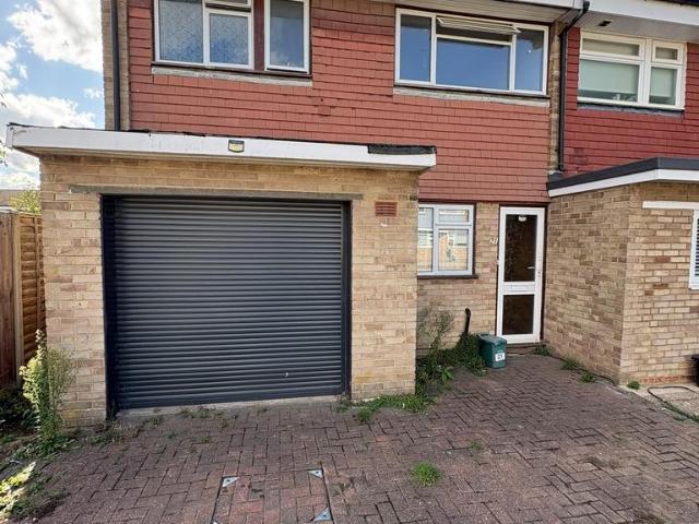 Chantry Lane, St. Albans AL2 3 bed semi detached house to rent £2,000 pcm £462 pw