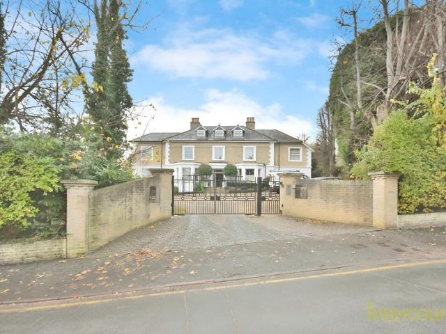 Chantry Road, Hertfordshire CM23 3 bed apartment to rent £1,850 pcm £427 pw