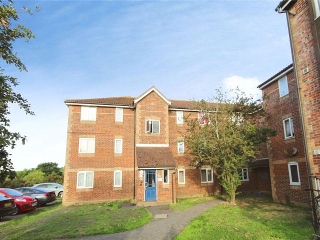 Chantress Close, Dagenham RM10, 2 bed flat to rent, £1,700 pcm | PrimeLocation
