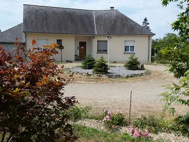 Chantrigné 53300 Achat / Vente maison 7 pièces t7 au dernier étage piscine