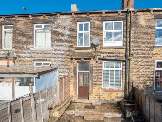 Chapeltown, Pudsey LS28, 2 bed flat to rent, £875 pcm | PrimeLocation