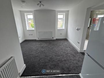 Chapeltown, Pudsey LS28, 2 bed flat to rent, £900 pcm | PrimeLocation