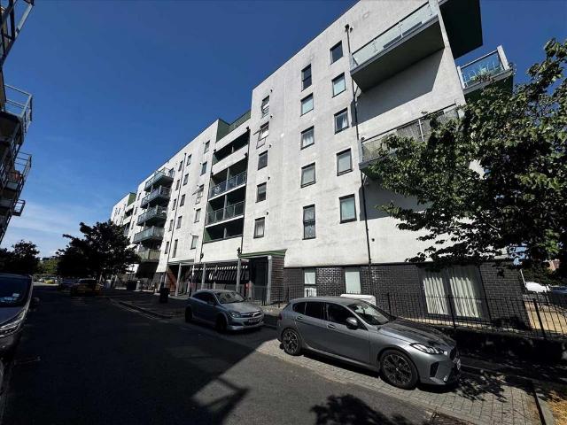 Chapel Court, Romford, Romford 2 bed apartment to rent £1,850 pcm £427 pw