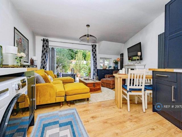 Chapel Close, Berkhamsted, HP4 1 bed maisonette to rent £1,750 pcm £404 pw