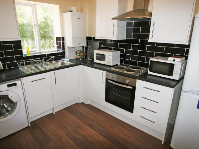 Chapel Fold, Hyde Park, Leeds, LS6 3RG 4 bed terraced house to rent £2,149 pcm £496 pw