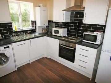 Chapel Fold, Hyde Park, Leeds, LS6 3RG 4 bed terraced house to rent £2,149 pcm £496 pw