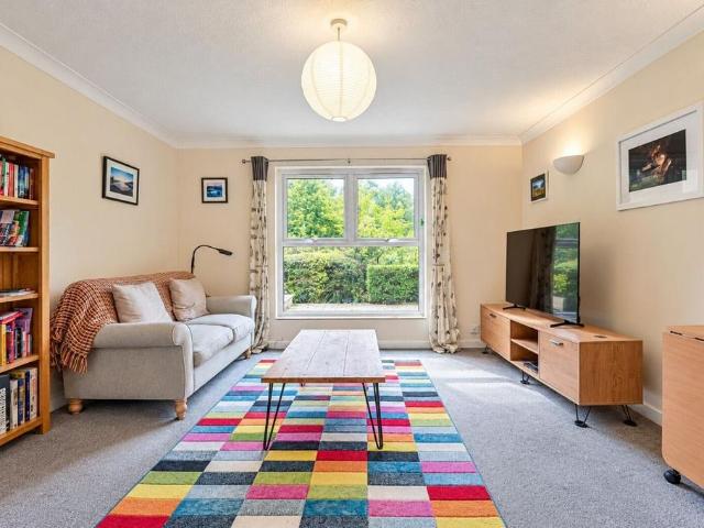 Chapel Fields, Charterhouse Road. 2 bed flat to rent £1,750 pcm £404 pw