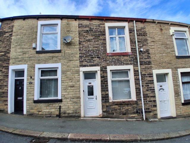 Chapel House Road, Nelson BB9 3 bed terraced house to rent £595 pcm £137 pw