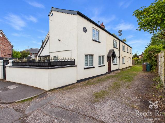 Chapel Houses, Stockport SK7 2 bed terraced house to rent £1,200 pcm £277 pw