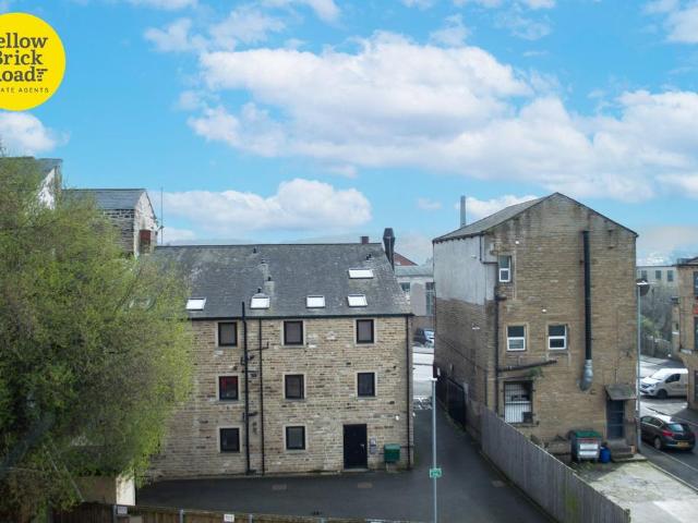 Chapel Hill, Huddersfield, HD1 3EB 1 bed flat to rent £545 pcm £126 pw