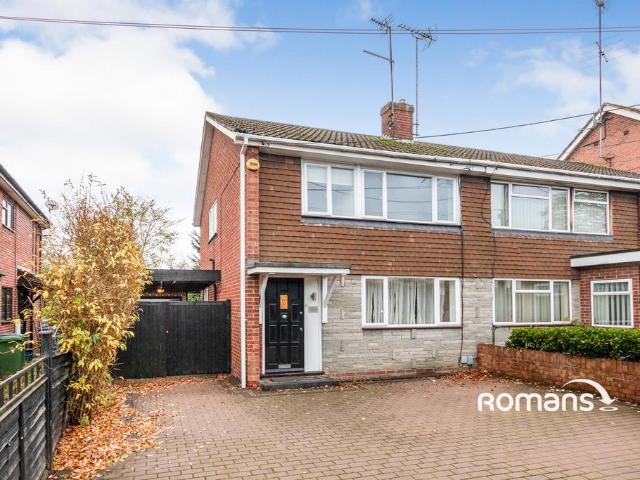 Chapel Lane, Farnborough, Hampshire. 3 bed semi detached house to rent £1,950 pcm £450 pw