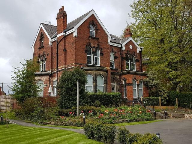 Chapel Lane, Headingley, Leeds LS6, 3 bed flat to rent, £1,400 pcm | PrimeLocation