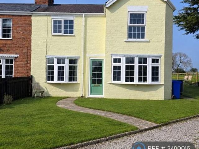 Chapel Lane, Hull, HU12 3 bed semi detached house to rent £850 pcm £196 pw
