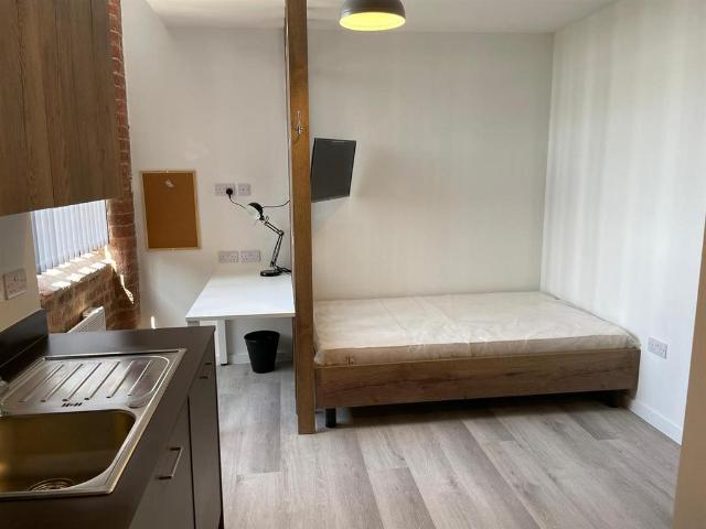 Chapel Lane, Lancaster LA2 Studio to rent £867 pcm £200 pw