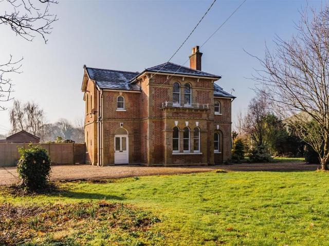 Chapel Lane, Merstone, Newport 4 bed detached house to rent £2,250 pcm £519 pw