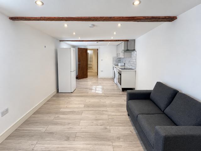 Chapel Street, Billericay CM12, 1 bed flat to rent, £1,250 pcm | PrimeLocation