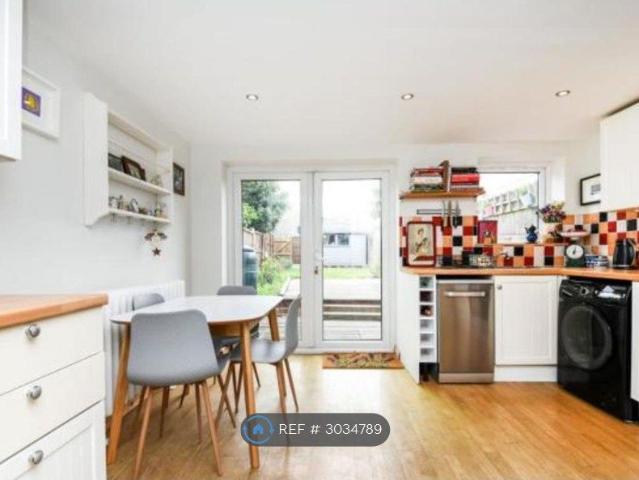 Chapel Street, Billericay CM12, 2 bed terraced house to rent, £1,450 pcm | PrimeLocation