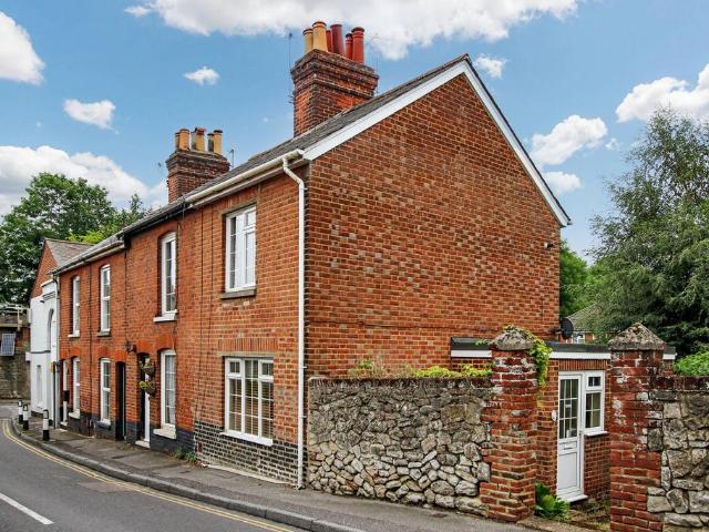 Chapel Street, East Malling ME19 2 bed end of terrace house to rent £1,295 pcm £299 pw