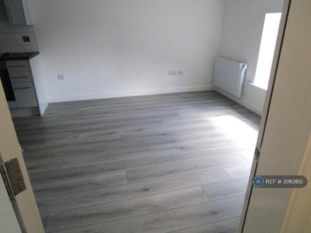 Chapel Street, Hindley, Wigan, WN2 1 bed flat to rent £625 pcm £144 pw
