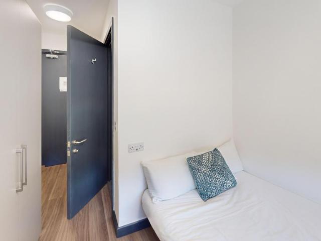 Chapel Street, LU1 2SE, Luton LU1 Flat share to rent £620 pcm £143 pw
