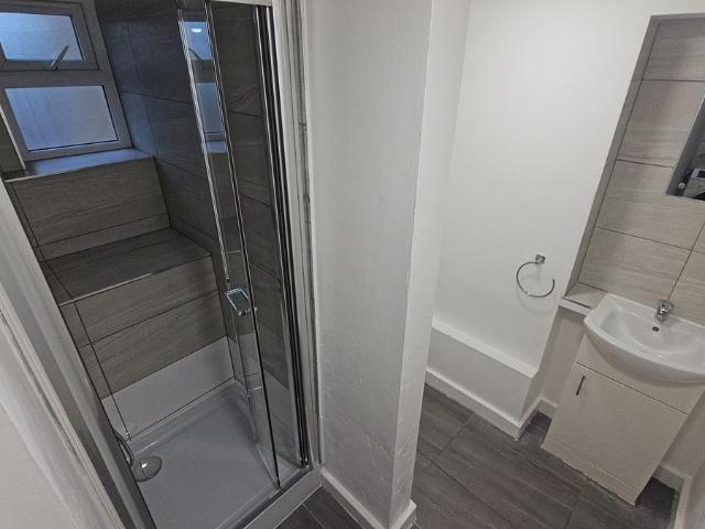 Chapel Street, Luton LU1, 3 bed flat to rent, £1,750 pcm | PrimeLocation