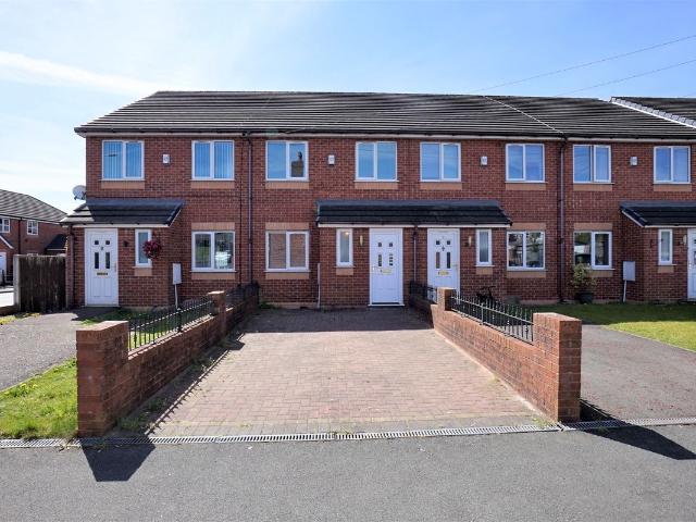 Chapel Street, Platt Bridge, Wigan WN2, 3 bed town house to rent, £800 pcm | PrimeLocation