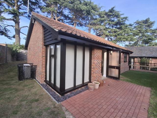 Chapel Road, Carlton Colville NR33 2 bed detached house to rent £995 pcm £230 pw