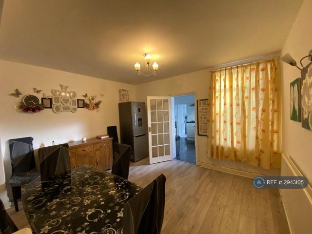 Chapel Road, Hounslow, TW3 4 bed terraced house to rent £2,695 pcm £622 pw