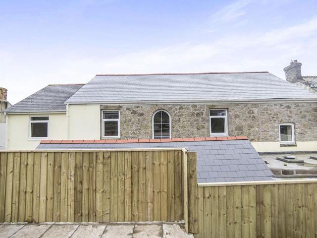 Chapel Road, St. Austell PL26 1 bed flat to rent £750 pcm £173 pw