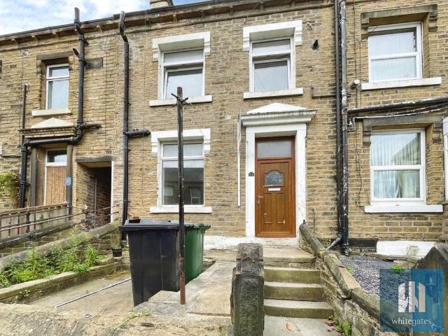 Chapel Terrace, Crosland Moor. 2 bed terraced house to rent £625 pcm £144 pw