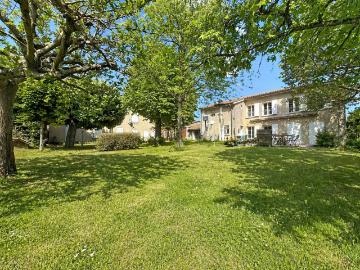 Chaponost Propriété avec deux habitations sur 5 000 m2 de terrain