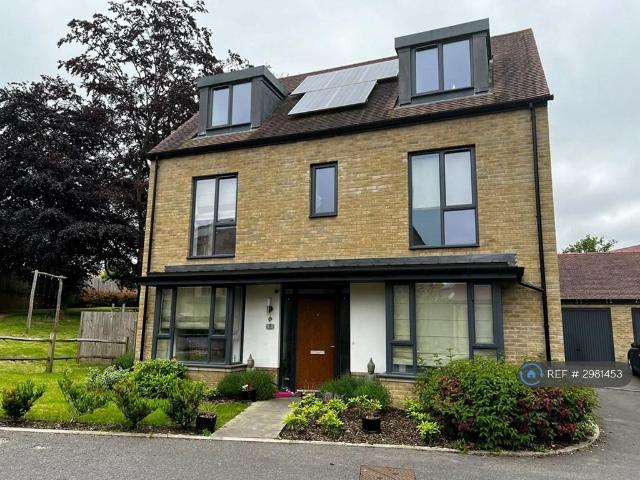 Chaplin Place, Coulsdon, CR5 5 bed detached house to rent £3,700 pcm £854 pw