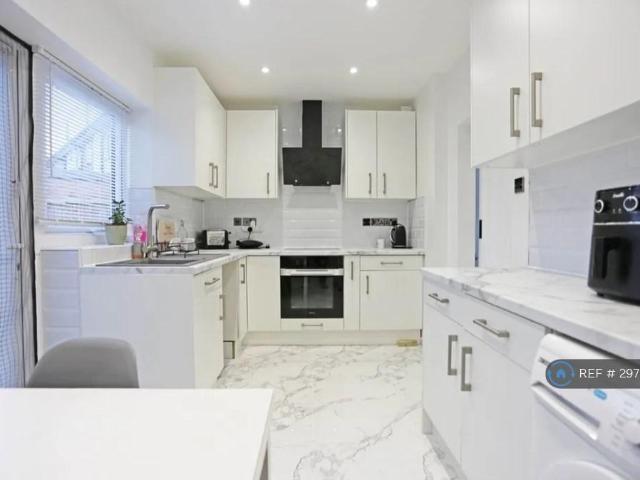 Chaplin Road, Dagenham, RM9 2 bed end of terrace house to rent £1,850 pcm £427 pw