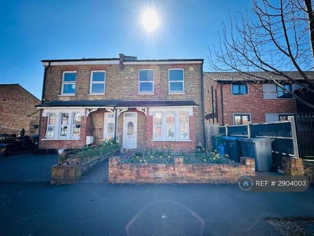 Chaplin Road, Harrow, HA0 1 bed in a house share to rent £1,050 pcm £242 pw
