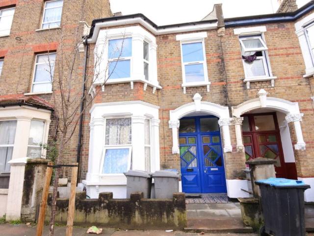 Chaplin Road, London, NW2 5 bed maisonette to rent £3,500 pcm £808 pw