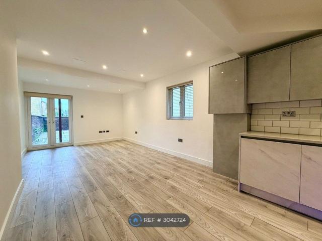 Chaplin Road, London NW2, 2 bed maisonette to rent, £2,100 pcm | PrimeLocation