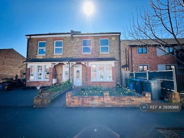 Chaplin Road, Wembley, HA0 1 bed in a house share to rent £900 pcm £208 pw