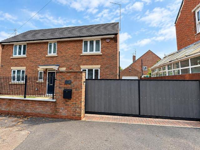 Chaplins Lane, Desborough, Kettering 4 bed detached house to rent £2,000 pcm £462 pw