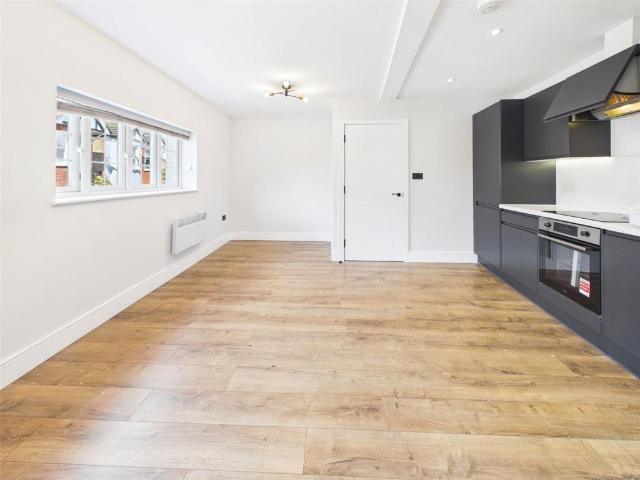 Chapman House, Twickenham 1 bed apartment to rent £1,680 pcm £388 pw