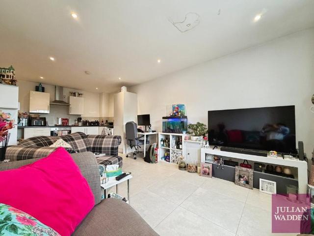 Chapman House, 70 Chapman Street. 2 bed flat to rent £1,050 pcm £242 pw